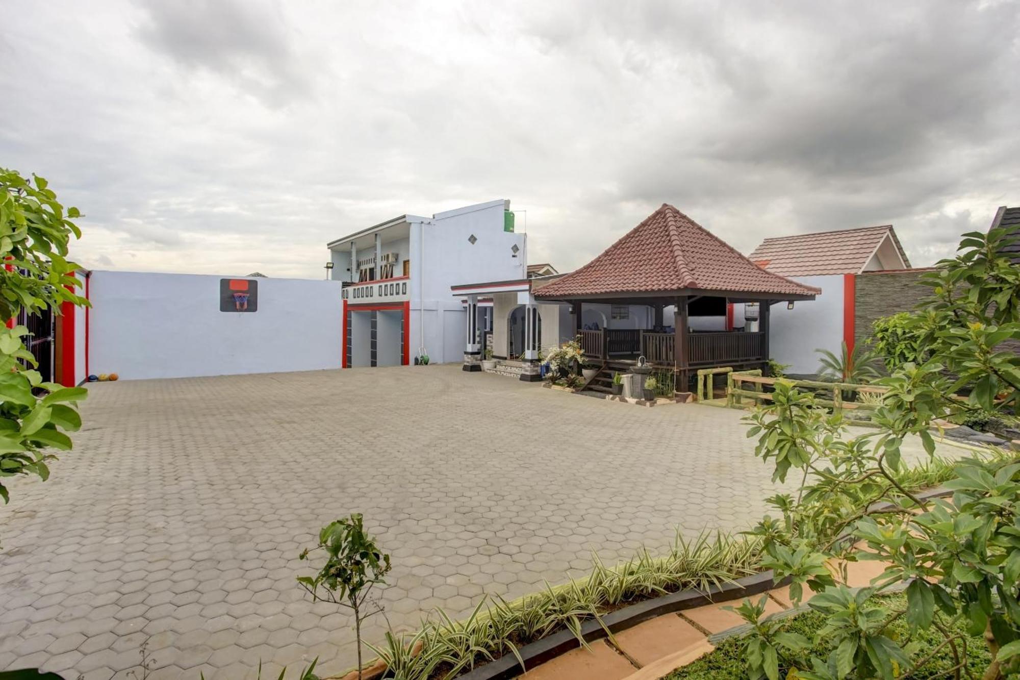OYO 3982 Azka Homestay Syariah Bandar Lampung Bagian luar foto